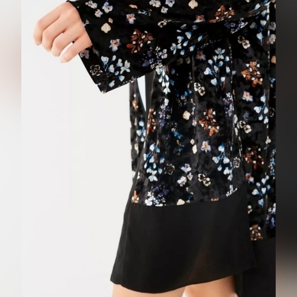 Out From Under- Urban Black Floral Velvet Kimono Womens XS/S Boho Romantic Tunic - Picture 2 of 15